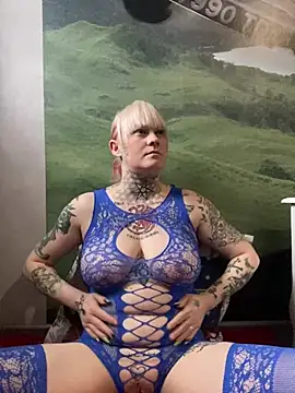 poussichienne online show from 4, 2, 2025