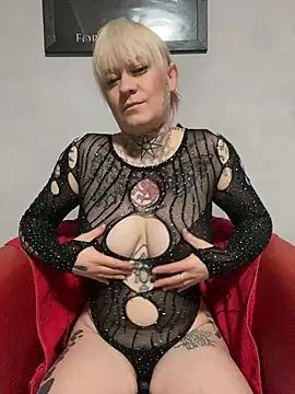 poussichienne online show from 9, 2, 2025