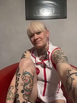 poussichienne online show from 14, 2, 2025