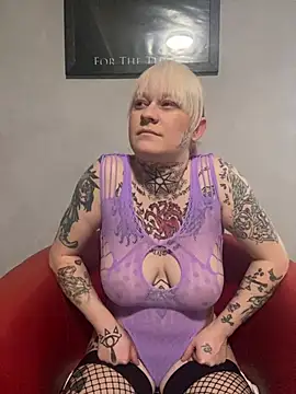 poussichienne online show from 19, 2, 2025