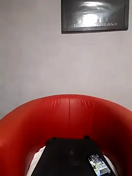 poussichienne online show from 18, 3, 2025