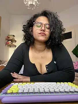 Curvydesifromgermany online show from 6, 3, 2025