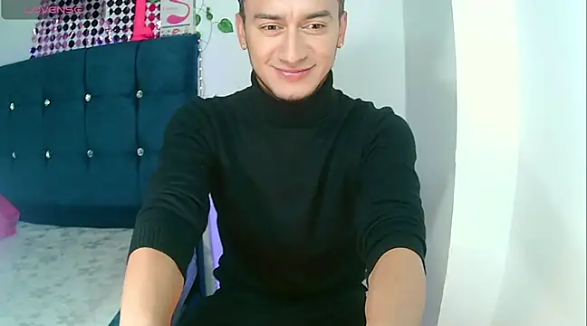 Snapshot of Kevin_Torres chatting on 12, 12, 2024 Kevin Torres online show from 12, 12, 2024