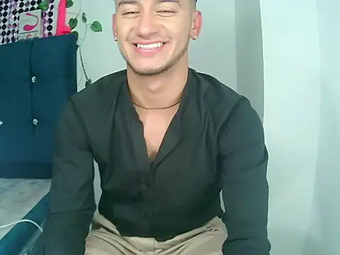 Snapshot of Kevin_Torres chatting on 18, 12, 2024 Kevin Torres online show from 18, 12, 2024