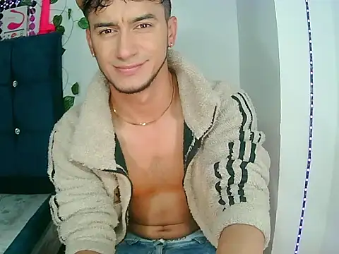 Snapshot of Kevin_Torres chatting on 28, 12, 2024 Kevin Torres online show from 28, 12, 2024