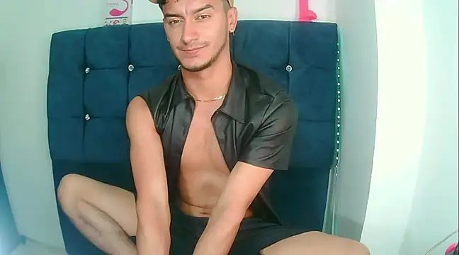 Snapshot of Kevin_Torres chatting on 11, 1, 2025 Kevin Torres online show from 11, 1, 2025