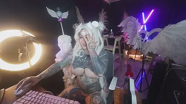 angelacianuro  online show from 17, 10, 2025