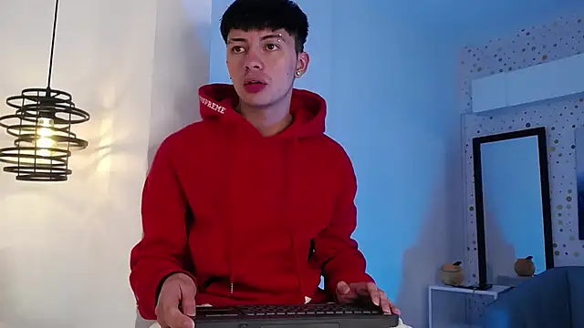 Steev Novoa online show from 5, 3, 2025