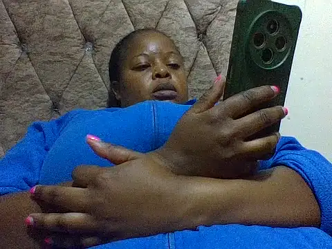 Snapshot of zoey10 chatting on 11, 7, 2026 zoey10 online show from 11, 7, 2026