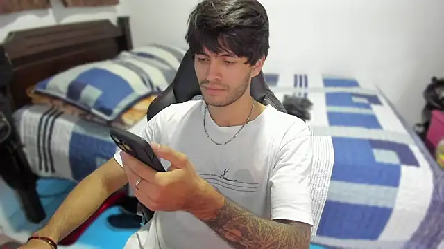 Snapshot of justin_stark7 chatting on 17, 12, 2024 justin stark7 online show from 17, 12, 2024