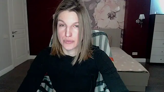 EmilyWalkeri online show from 4, 3, 2025