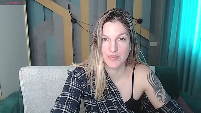 EmilyWalkeri online show from 16, 2, 2026