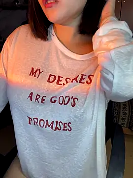 Snapshot of Mizuki_chan chatting on 10, 10, 2025 Mizuki chan online show from 10, 10, 2025