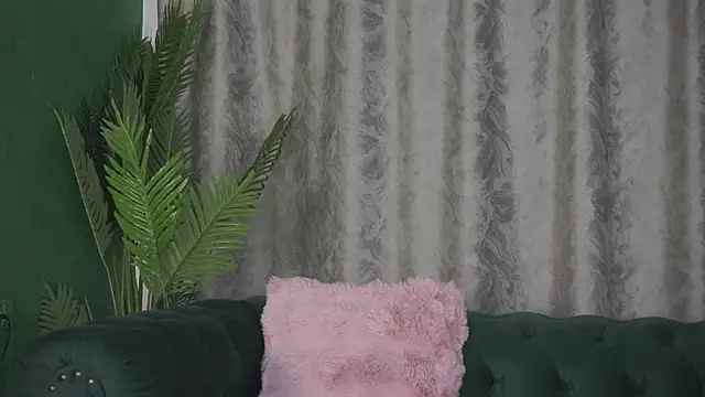 FoxieJullia online show from 9, 3, 2025