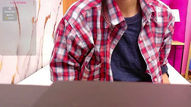 yourcuteneighbourr online show from 24, 6, 2026
