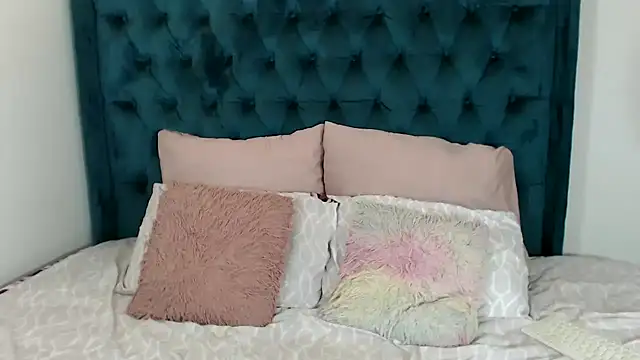 1Blackertheberry1 online show from 17, 1, 2025