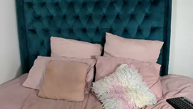 1Blackertheberry1 online show from 9, 2, 2025