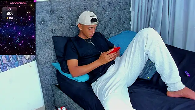 dominic smith  online show from 22, 1, 2025