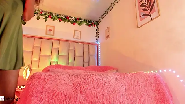 Valeria Thompson1 online show from 12, 3, 2026