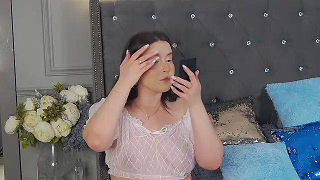 TrishaWinslet online show from 10, 1, 2025