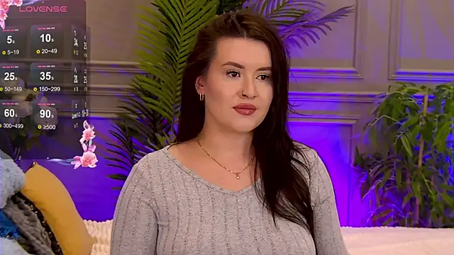 TrishaWinslet online show from 28, 2, 2025