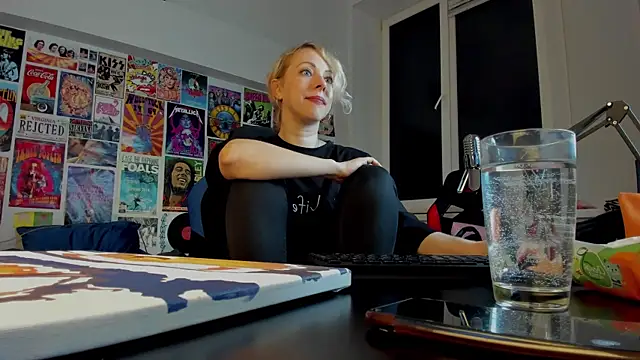 LylithSkye online show from 4, 1, 2025