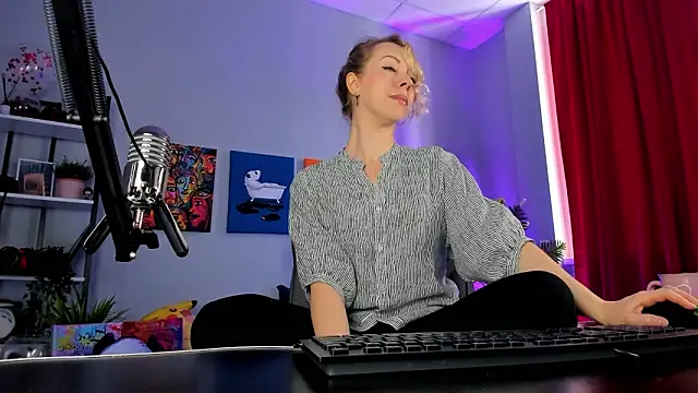 LylithSkye online show from 25, 2, 2026