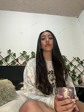 Snapshot of FrancellyHot chatting on 12, 12, 2024 FrancellyHot online show from 12, 12, 2024