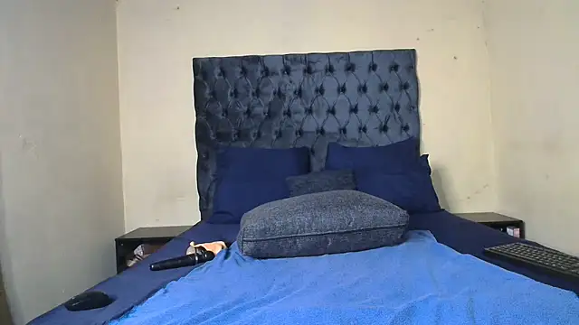 Snapshot of CANDY-X-LOVE-xx chatting on 21, 10, 2025 CANDY-X-LOVE-xx online show from 21, 10, 2025