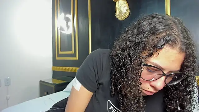 Snapshot of aixa_15 chatting on 10, 11, 2025 aixa 15 online show from 10, 11, 2025