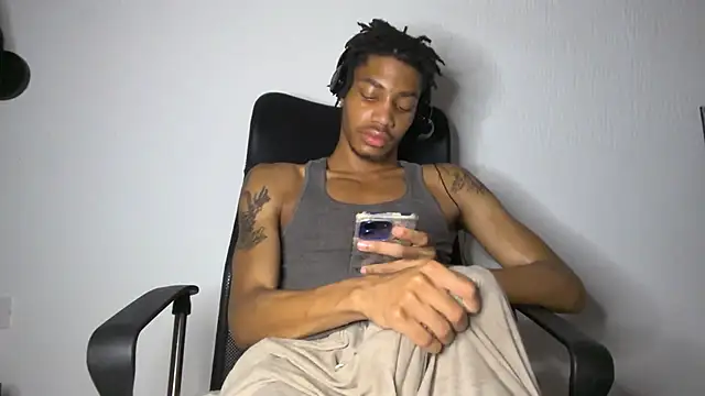 Snapshot of Skinnyblackman chatting on 26, 6, 2026 Skinnyblackman online show from 26, 6, 2026