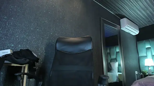 Larabrooks online show from 24, 6, 2026