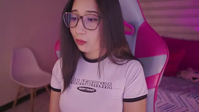 Snapshot of Sunny_flower_ chatting on 7, 1, 2026 Sunny flower online show from 7, 1, 2026