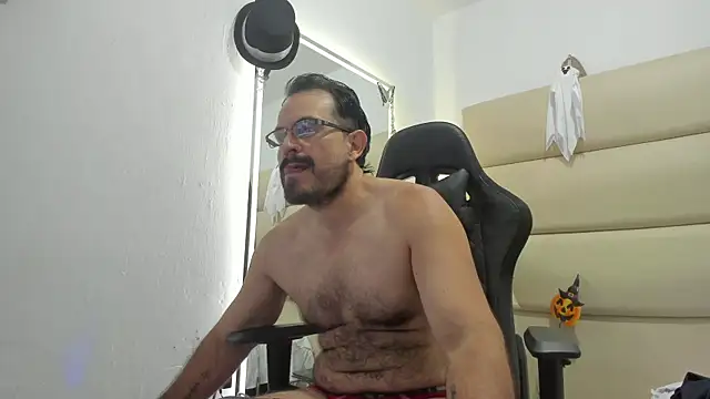 Snapshot of SbasTone_Muscle chatting on 24, 10, 2025 SbasTone Muscle online show from 24, 10, 2025