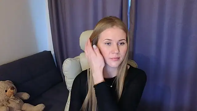 Snapshot of IsabelAllen chatting on 3, 12, 2024 IsabelAllen online show from 3, 12, 2024