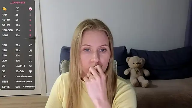 Snapshot of IsabelAllen chatting on 24, 9, 2025 IsabelAllen online show from 24, 9, 2025