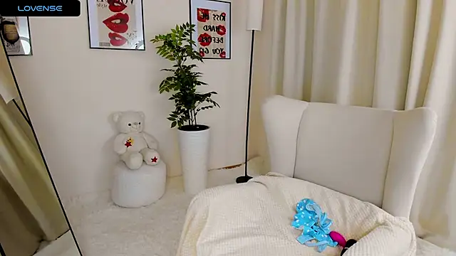 VanessaSmuth online show from 28, 10, 2025