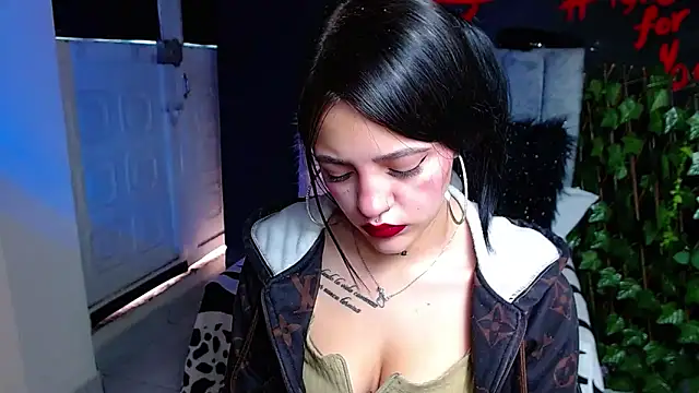 Violettasquirt online show from 18, 4, 2026