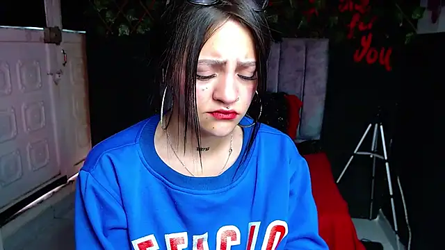 Violettasquirt online show from 8, 5, 2026