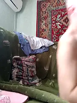 Pineapple04 online show from 9, 9, 2025