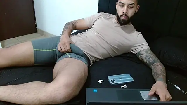 Snapshot of Hendry_ chatting on 6, 12, 2024 Hendry online show from 6, 12, 2024