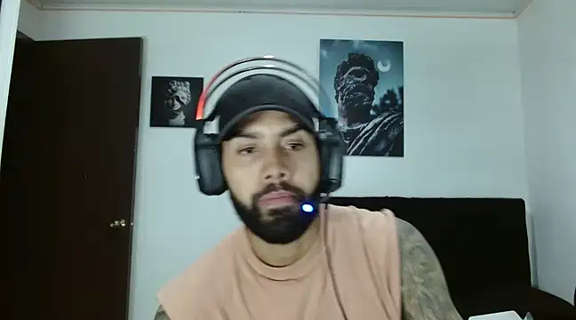 Snapshot of Hendry_ chatting on 11, 12, 2024 Hendry online show from 11, 12, 2024