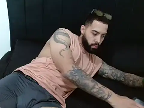 Snapshot of Hendry_ chatting on 13, 12, 2024 Hendry online show from 13, 12, 2024