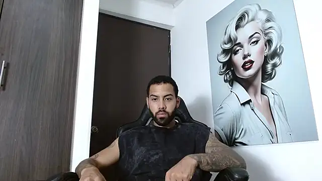 Snapshot of Hendry_ chatting on 28, 10, 2025 Hendry online show from 28, 10, 2025