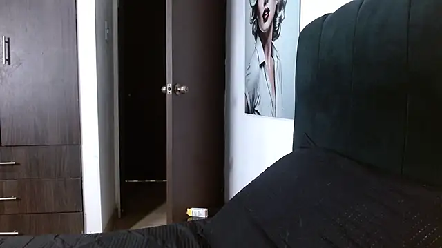 Snapshot of Hendry_ chatting on 24, 11, 2025 Hendry online show from 24, 11, 2025