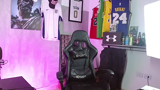 Snapshot of Hendry_ chatting on 17, 12, 2025 Hendry online show from 17, 12, 2025