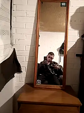 Snapshot of Suggarwhite18CM chatting on 11, 11, 2025 Suggarwhite18CM online show from 11, 11, 2025