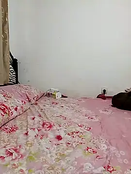 Hot Saudia mom online show from 8, 1, 2025