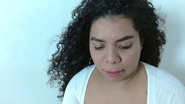 yulissa18 online show from 15, 3, 2025