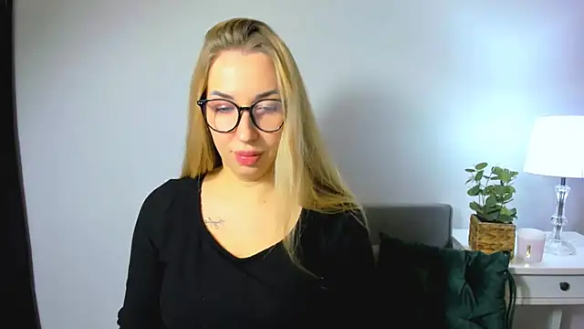 AriaDesire online show from 4, 12, 2025